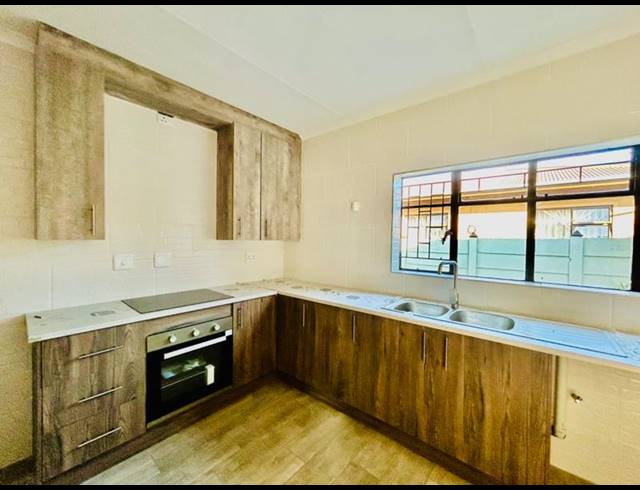 3 BEDROOM HOUSE FOR SALE IN VANDERBIJLPARK CW 4
